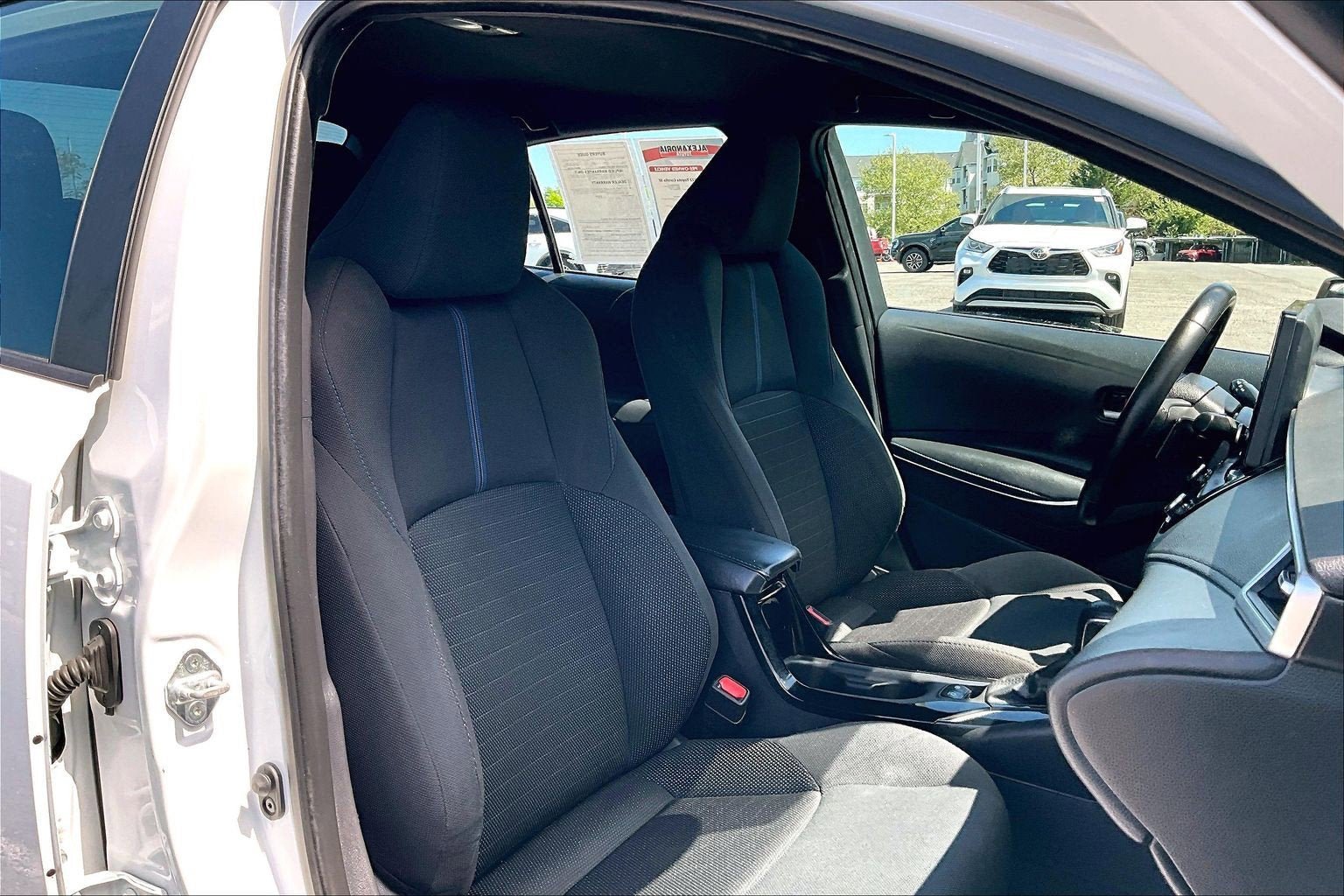Used 2022 Toyota Corolla SE FWD image 7
