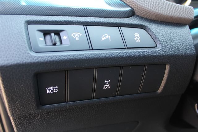 Used 2016 Hyundai Santa Fe Sport AWD/4WD image 39