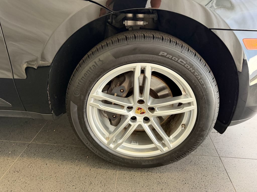Certified 2023 Porsche Macan AWD/4WD image 13