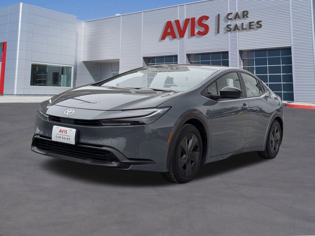 Used 2025 Toyota Prius LE image 1