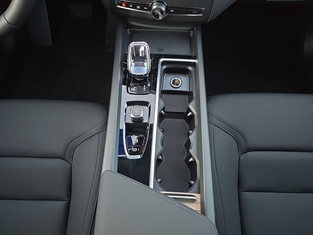 New 2026 Volvo XC60 B5 Core w/ Climate Package AWD/4WD image 18