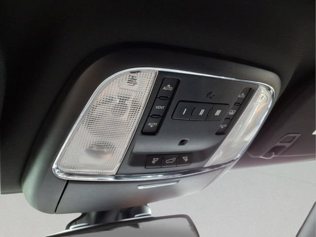 Used 2015 Jeep Grand Cherokee Overland w/ Advanced Technology Group AWD/4WD image 29