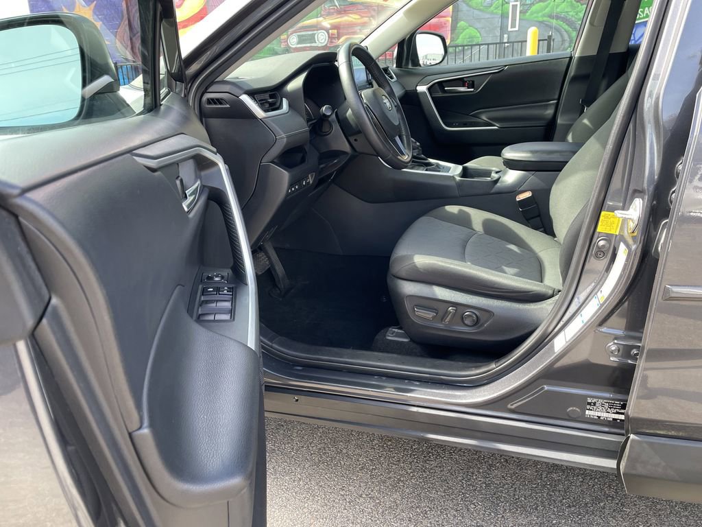 Certified 2020 Toyota RAV4 XLE w/ Convenience Package image 14
