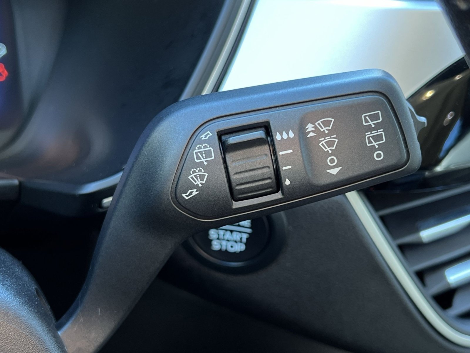 Used 2020 Ford Escape SE Sport AWD/4WD image 24
