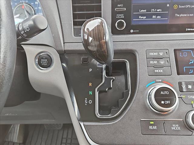 Used 2018 Toyota Sienna XLE FWD image 12