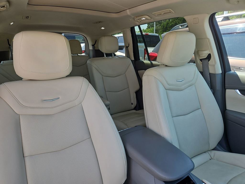 Used 2022 Cadillac XT6 Premium Luxury w/ Technology Package AWD/4WD image 9