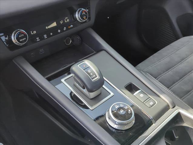 Used 2023 Mitsubishi Outlander SE FWD image 14