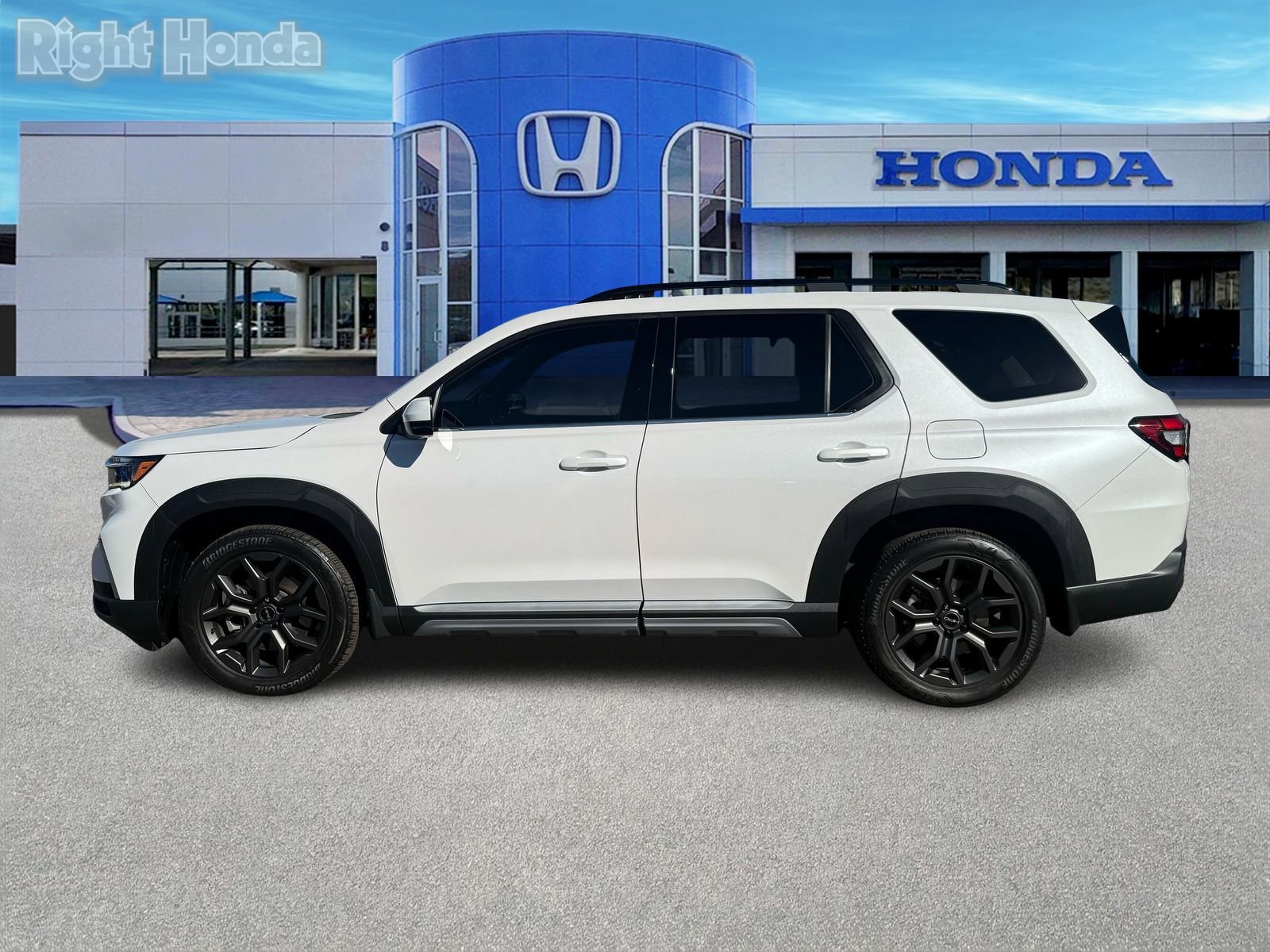 Used 2023 Honda Pilot Elite image 3