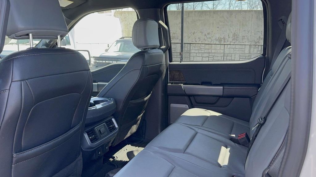 Used 2022 Ford F150 Lightning Lariat image 30