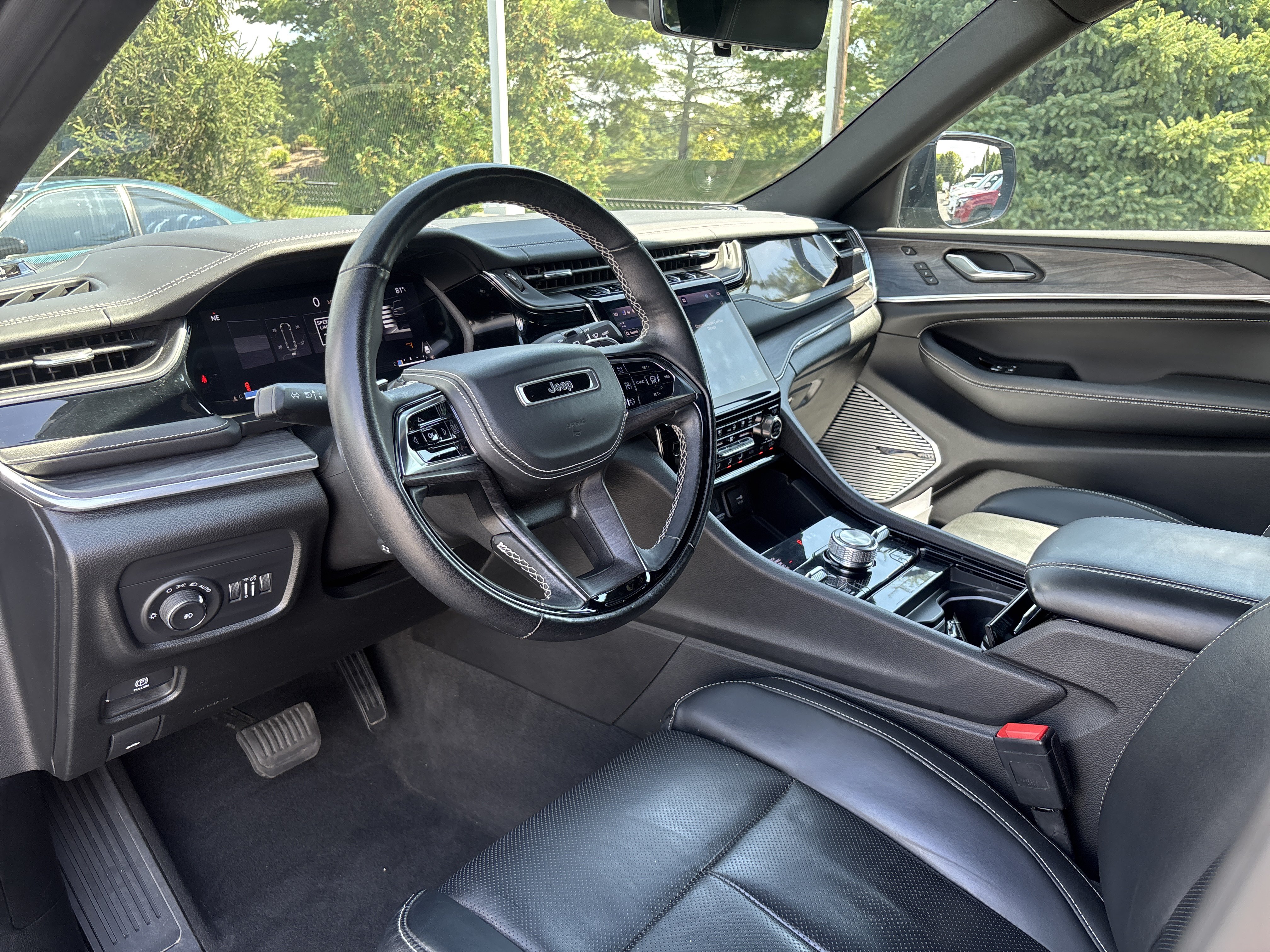Used 2023 Jeep Grand Cherokee L Overland w/ Advanced Protech Group III AWD/4WD image 35