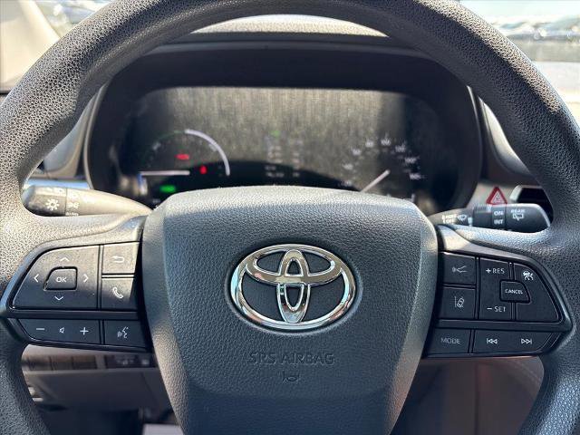 Used 2024 Toyota Sienna LE FWD image 15