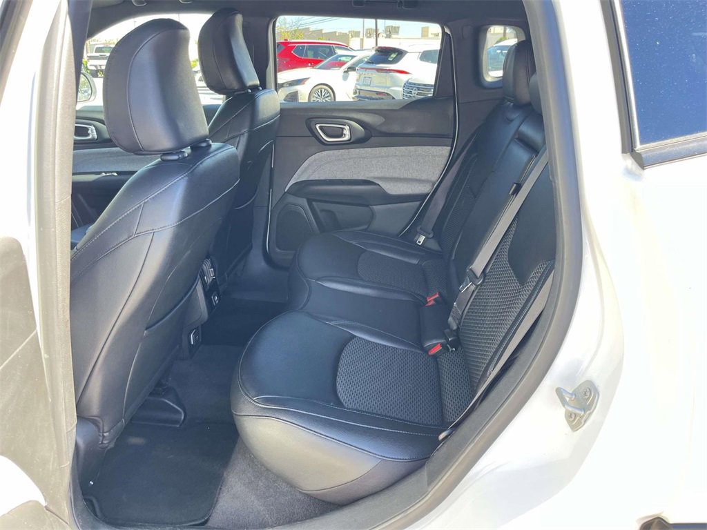 Used 2024 Jeep Compass Latitude image 24