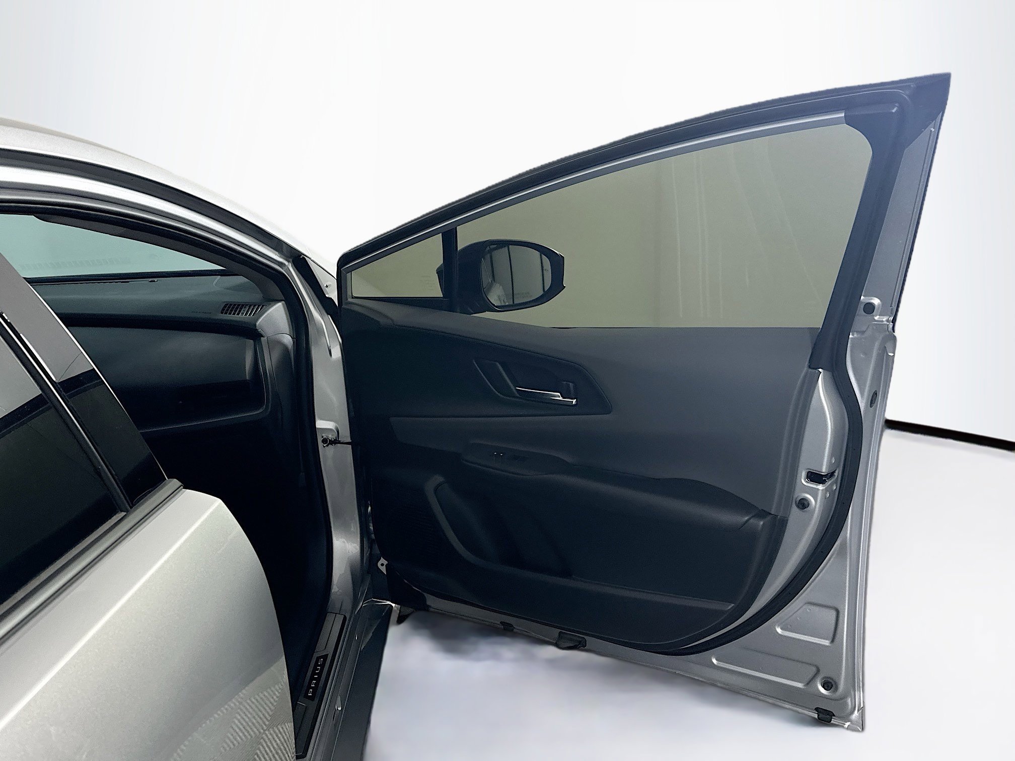 Used 2025 Toyota Prius XLE image 38