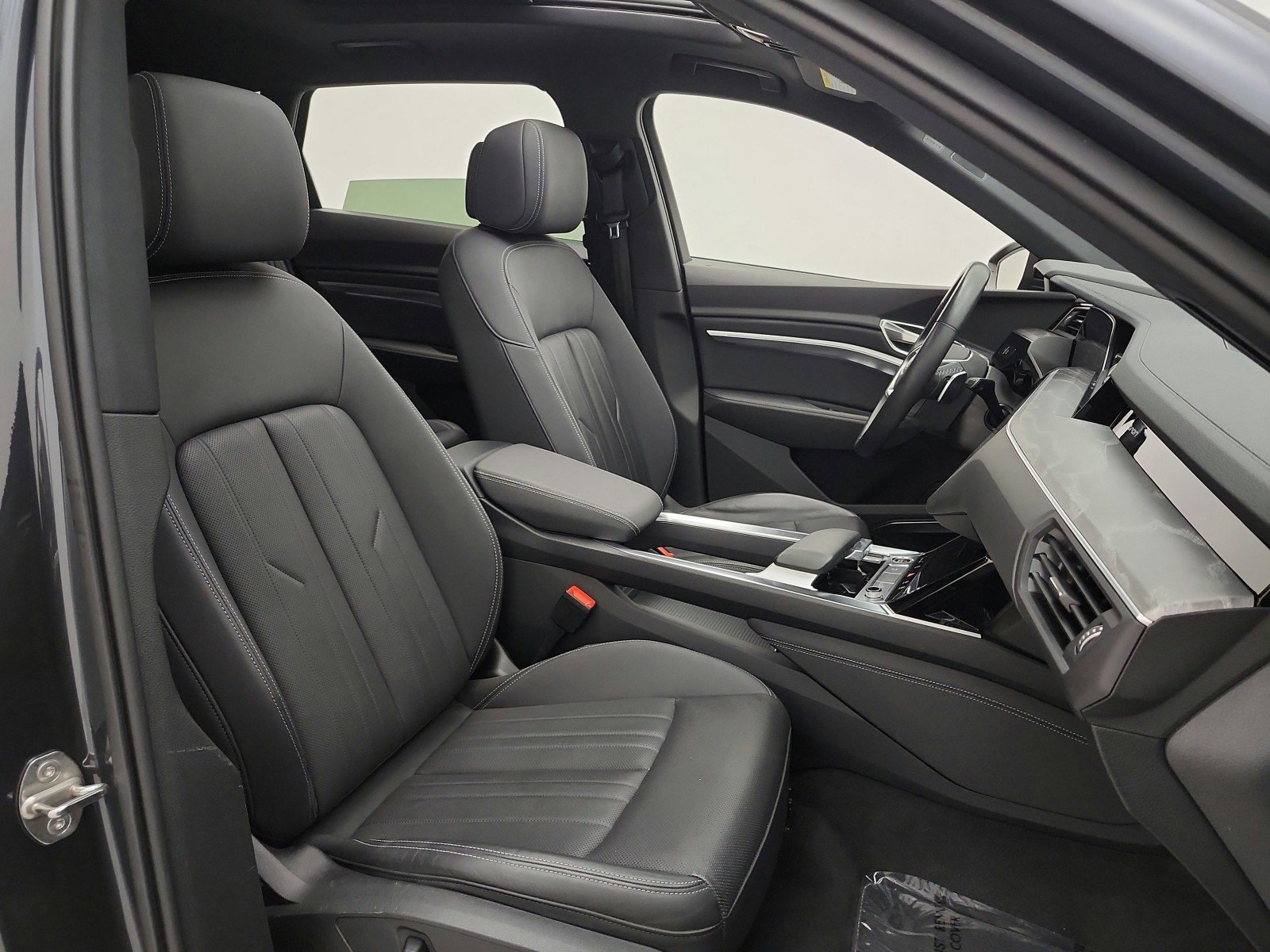 Used 2023 Audi e-tron Premium Plus w/ Premium Plus Package AWD/4WD image 18