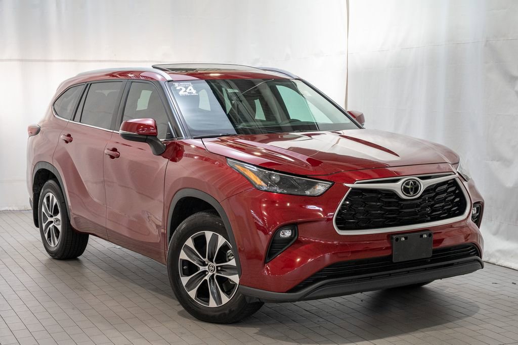 Certified 2024 Toyota Highlander XLE image 1