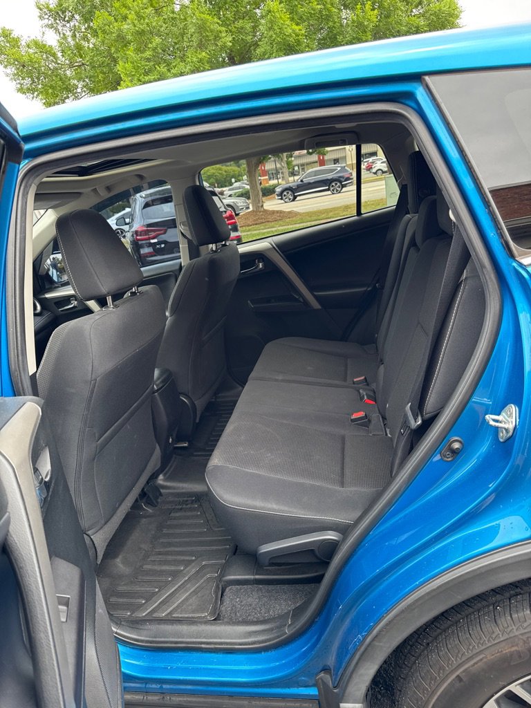 Used 2018 Toyota RAV4 XLE AWD/4WD image 8