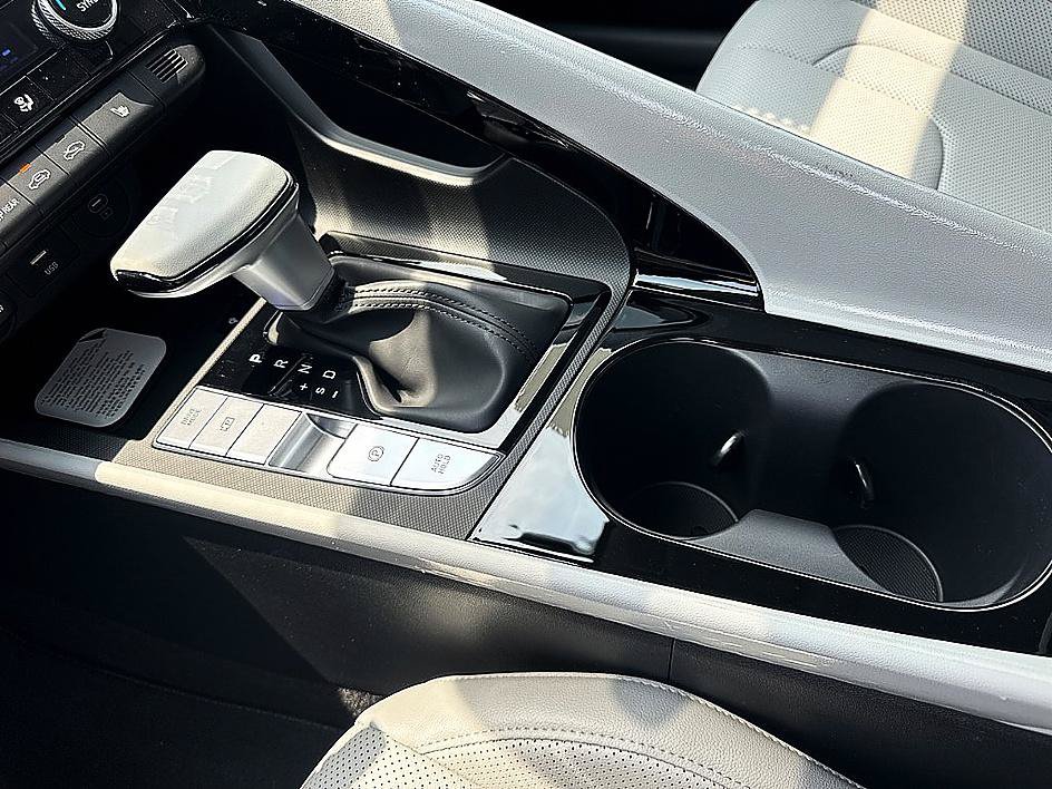 New 2026 Hyundai Elantra Limited FWD image 12