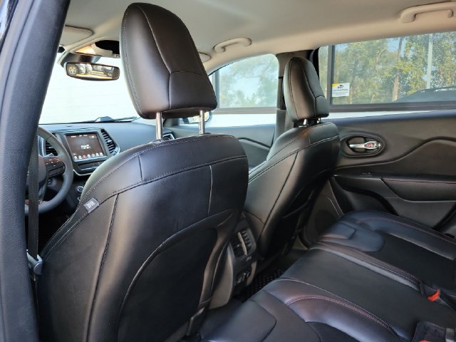 Used 2022 Jeep Cherokee Trailhawk AWD/4WD image 24