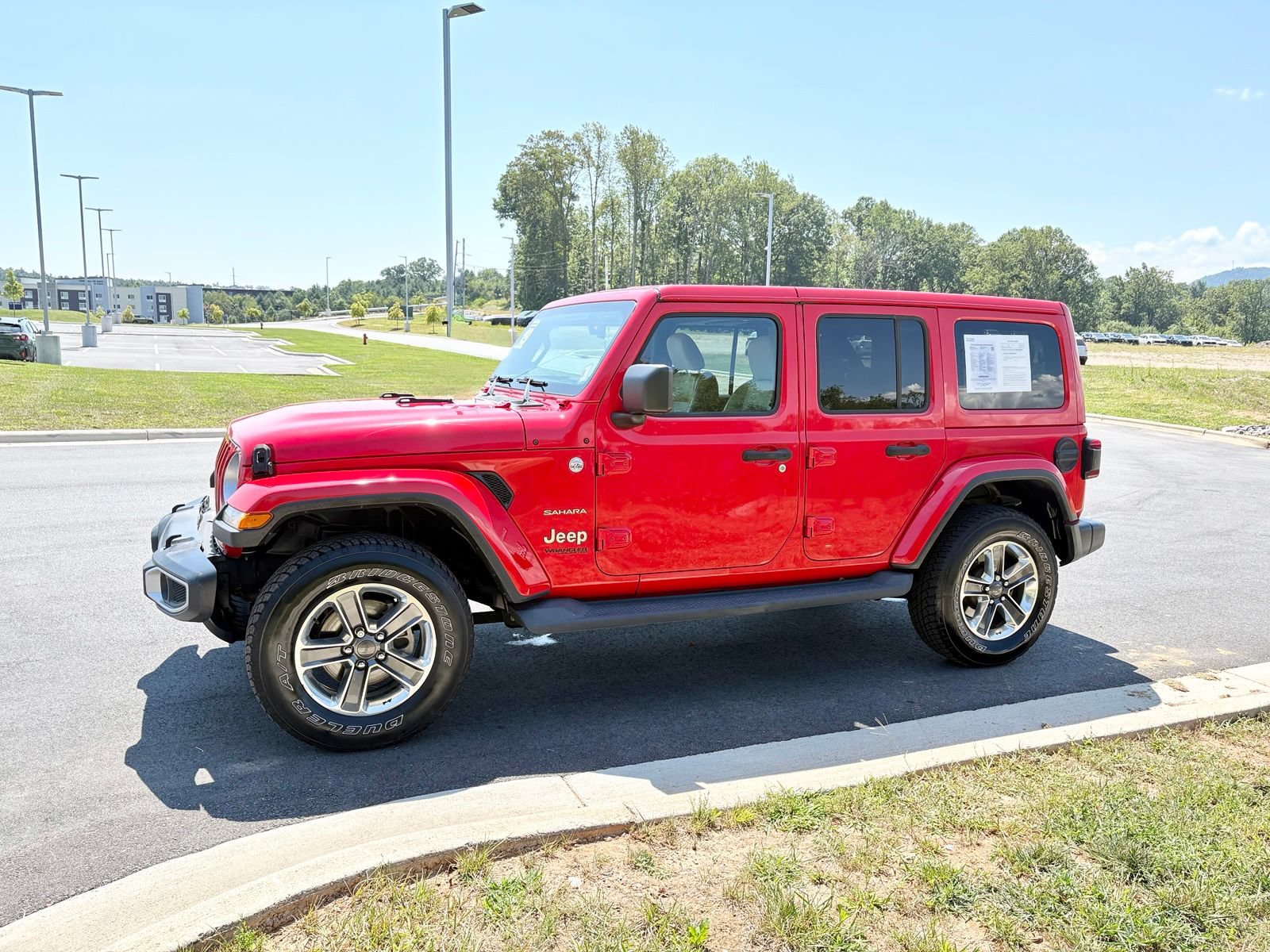 Used 2019 Jeep Wrangler Unlimited Sahara AWD/4WD image 4