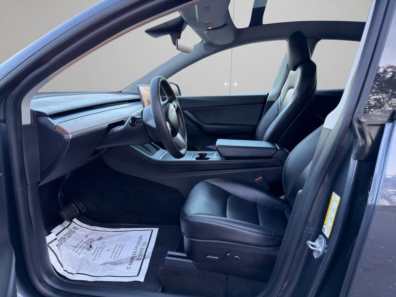 Used 2021 Tesla Model Y Long Range image 9