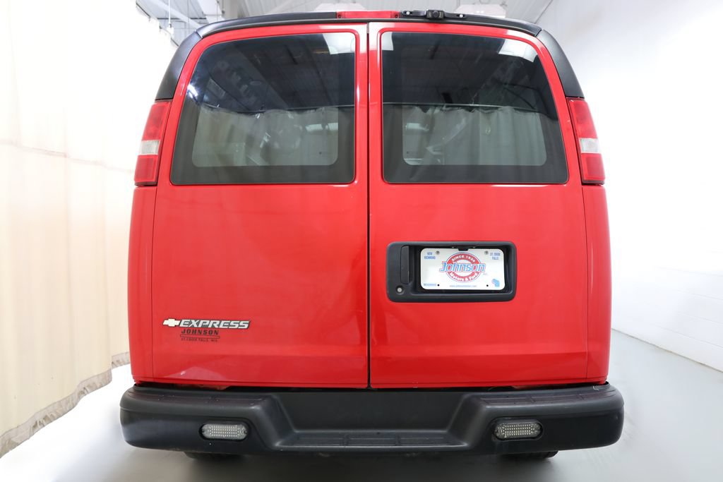 Used 2016 Chevrolet Express 3500 RWD image 15