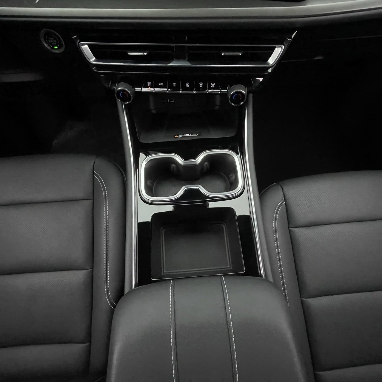 Used 2025 Chevrolet Traverse LT image 19