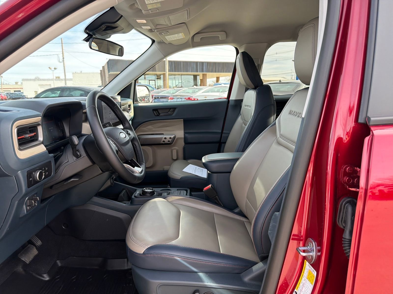 Used 2025 Ford Maverick Lariat w/ 4K Tow Package image 13