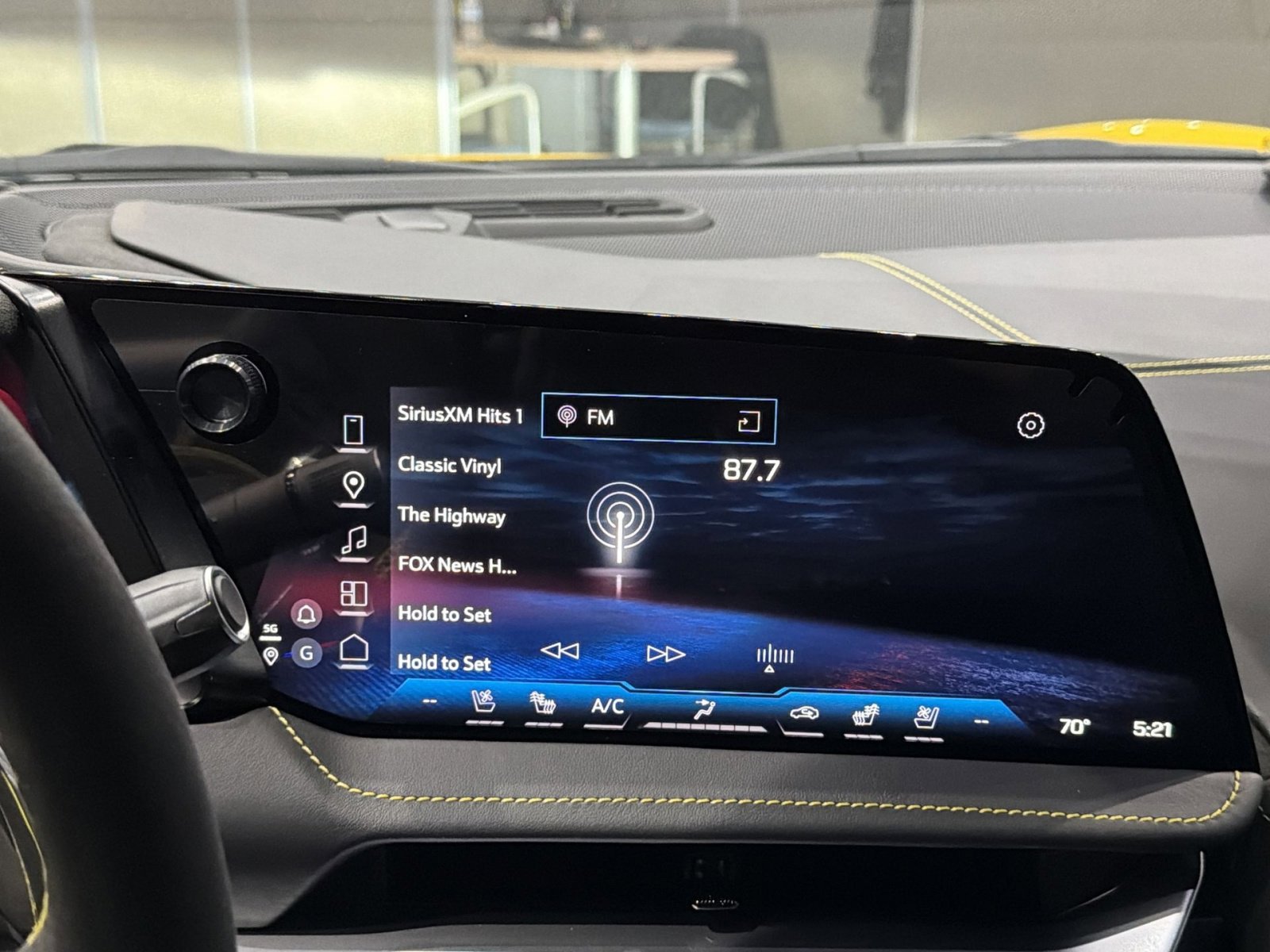 New 2026 Chevrolet Corvette Stingray Premium Cpe w/ Z51 Performance Package image 18