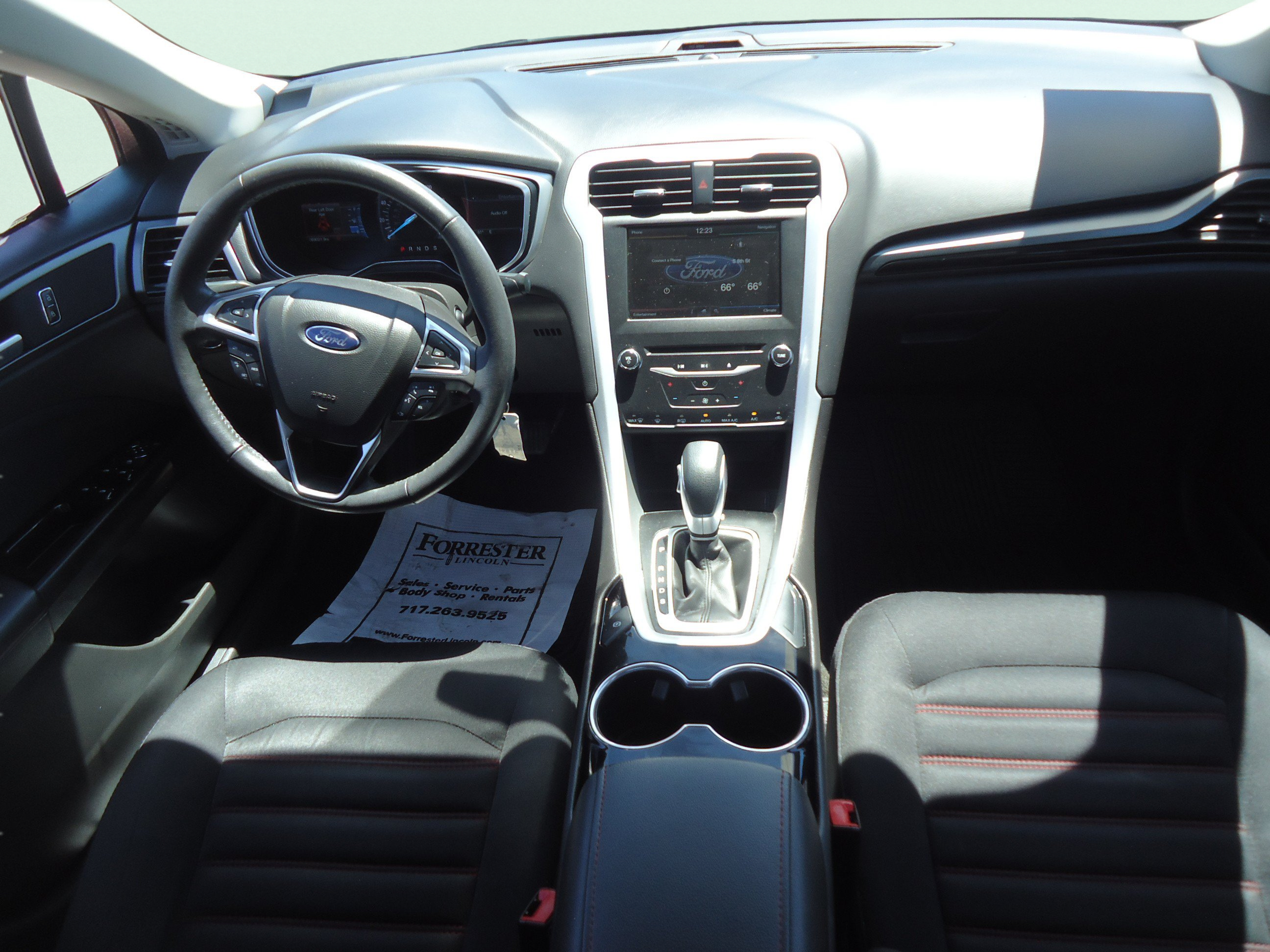 Used 2015 Ford Fusion SE FWD image 10