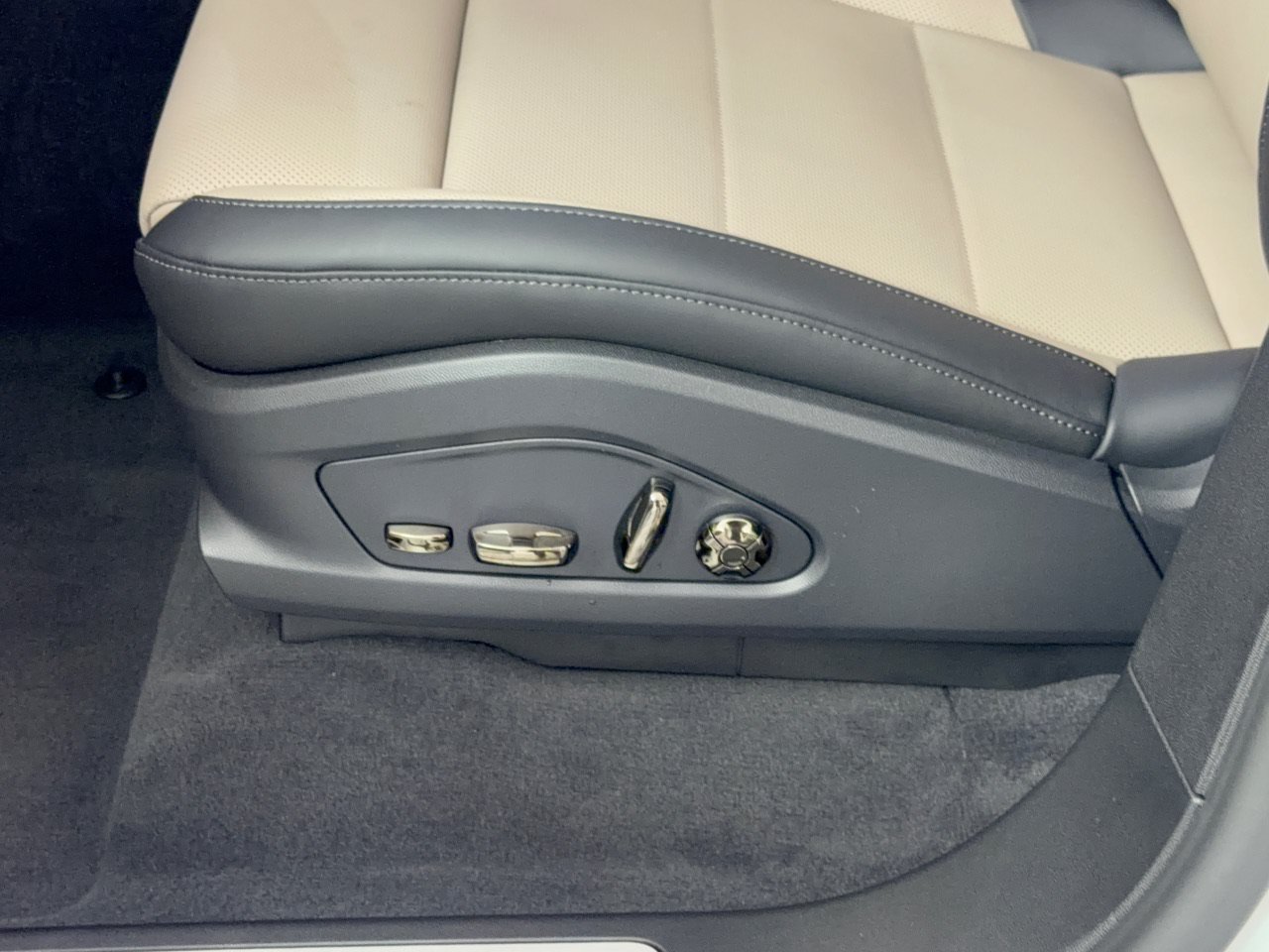 New 2026 Porsche Cayenne Coupe AWD/4WD image 16