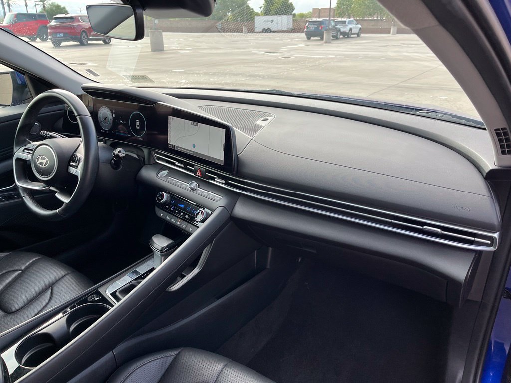 Used 2025 Hyundai Elantra Limited FWD image 14