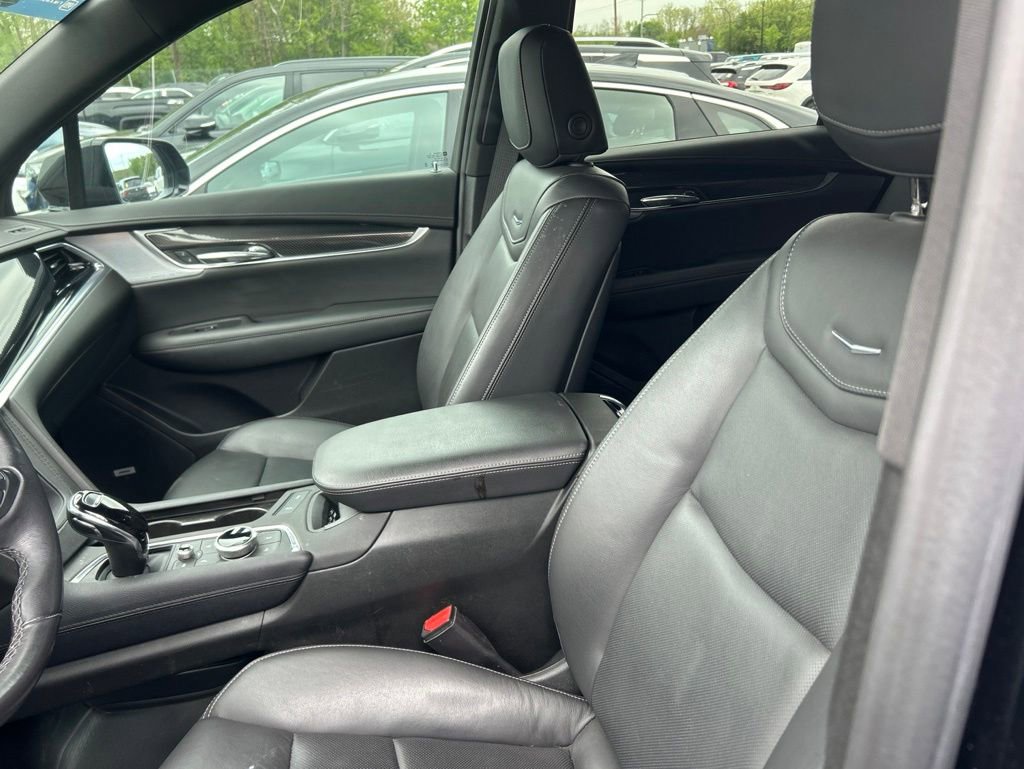 Used 2024 Cadillac XT6 Sport w/ Technology Package AWD/4WD image 12