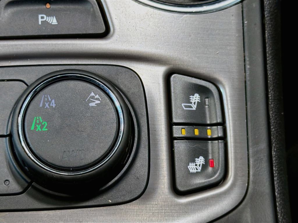 Used 2022 GMC Terrain AT4 w/ GMC Pro Grade Package AWD/4WD image 23