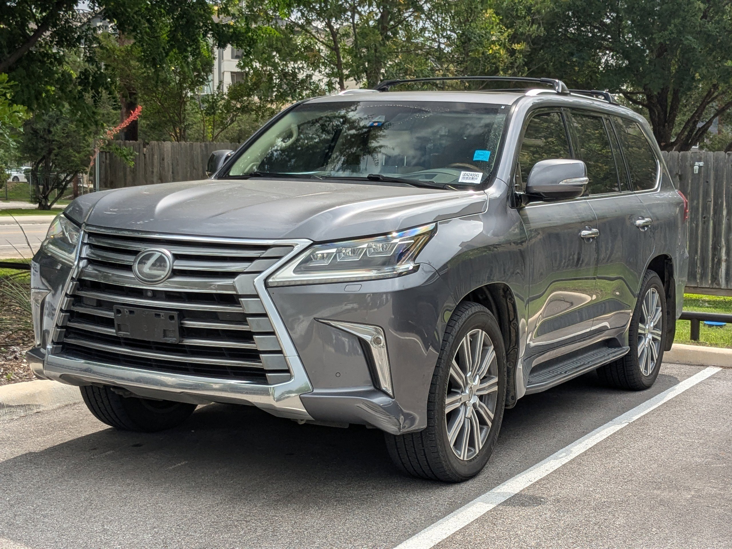 Used 2017 Lexus LX 570 4WD w/ Luxury Package image 3