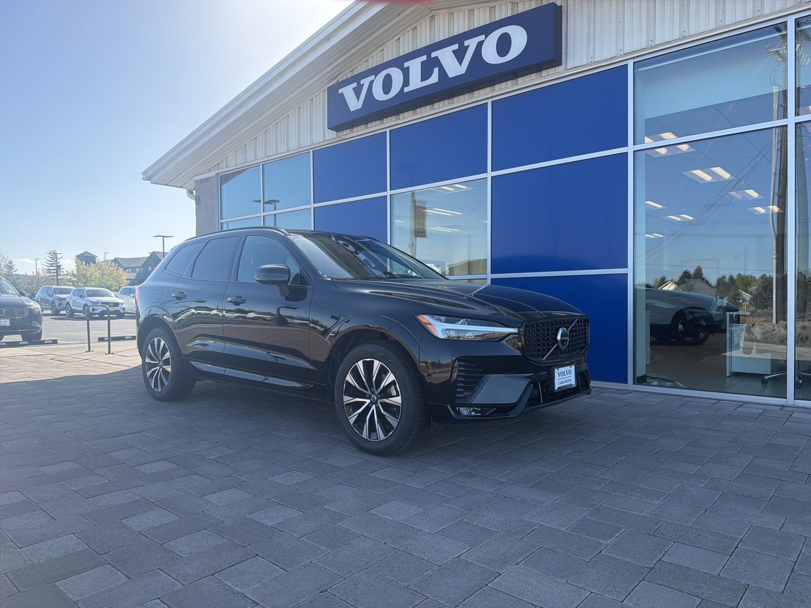 Used 2025 Volvo XC60 B5 Plus AWD/4WD image 1