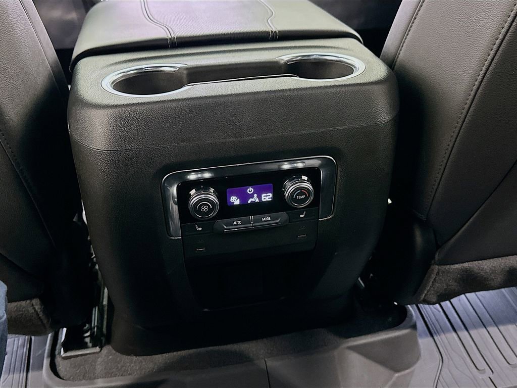 Used 2025 GMC Yukon Elevation image 26
