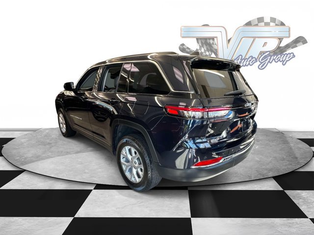 Used 2023 Jeep Grand Cherokee Limited image 3