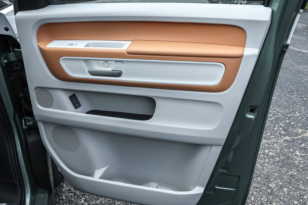 New 2025 Volkswagen ID. Buzz 1st Edition image 43