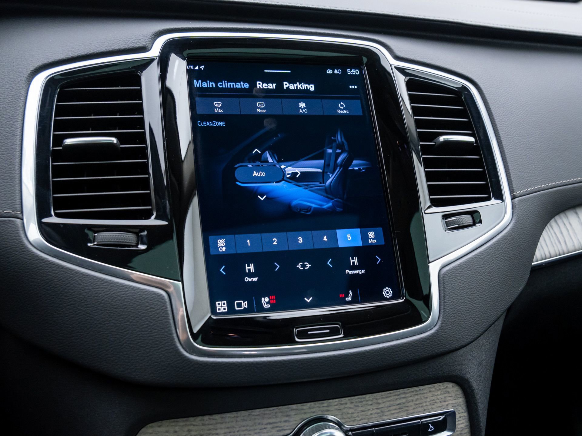 Used 2023 Volvo XC90 B6 Ultimate w/ Protection Package Premier image 27