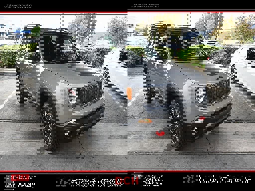 Used 2023 Jeep Renegade Trailhawk image 3