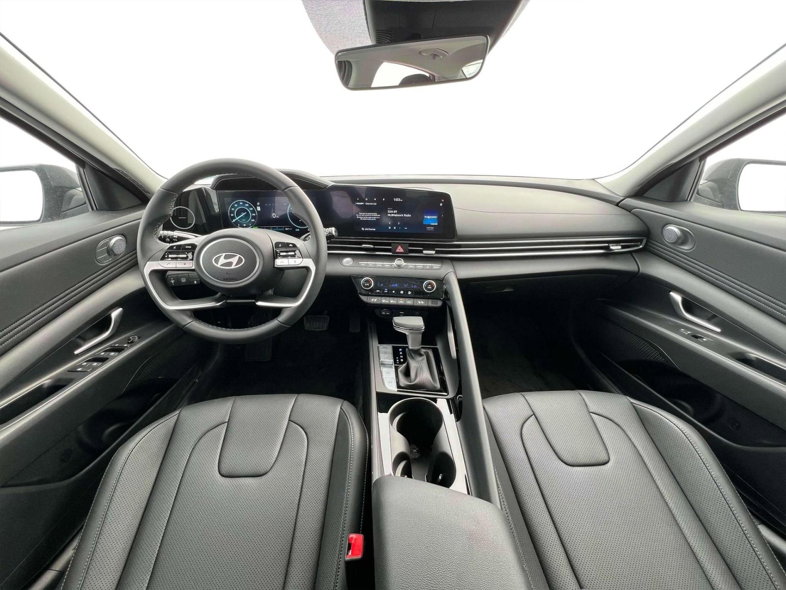 New 2025 Hyundai Elantra Limited image 16