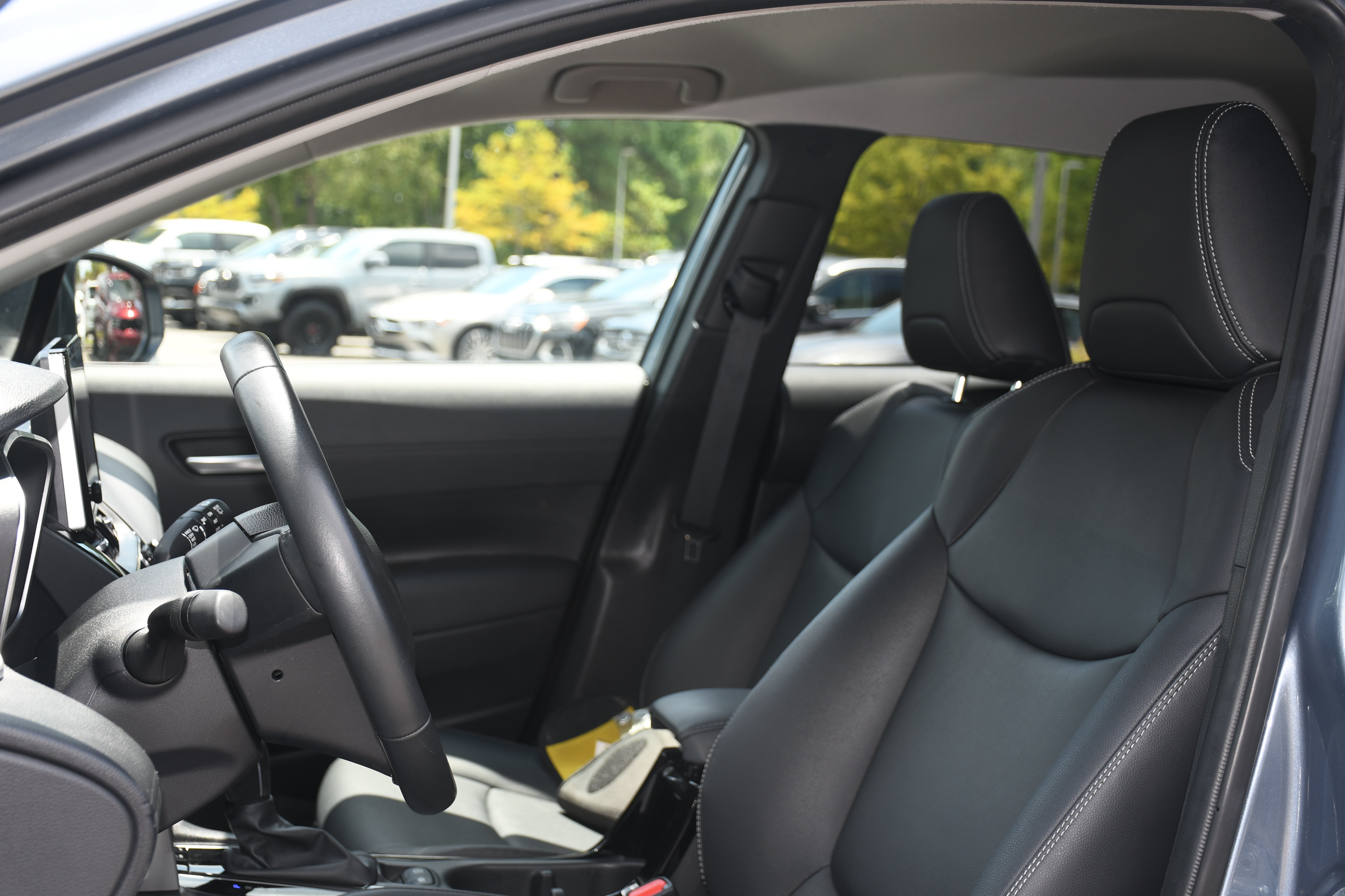 Certified 2025 Toyota Corolla Cross XLE FWD image 11