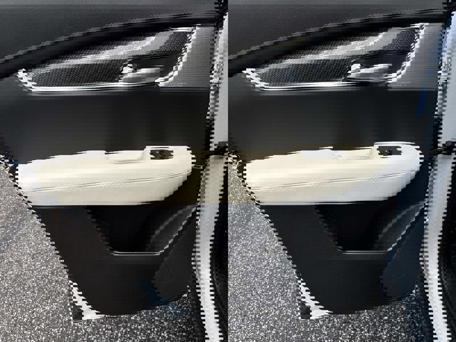 New 2025 Cadillac XT5 Sportv w/ LPO, Floor Liner Package image 12