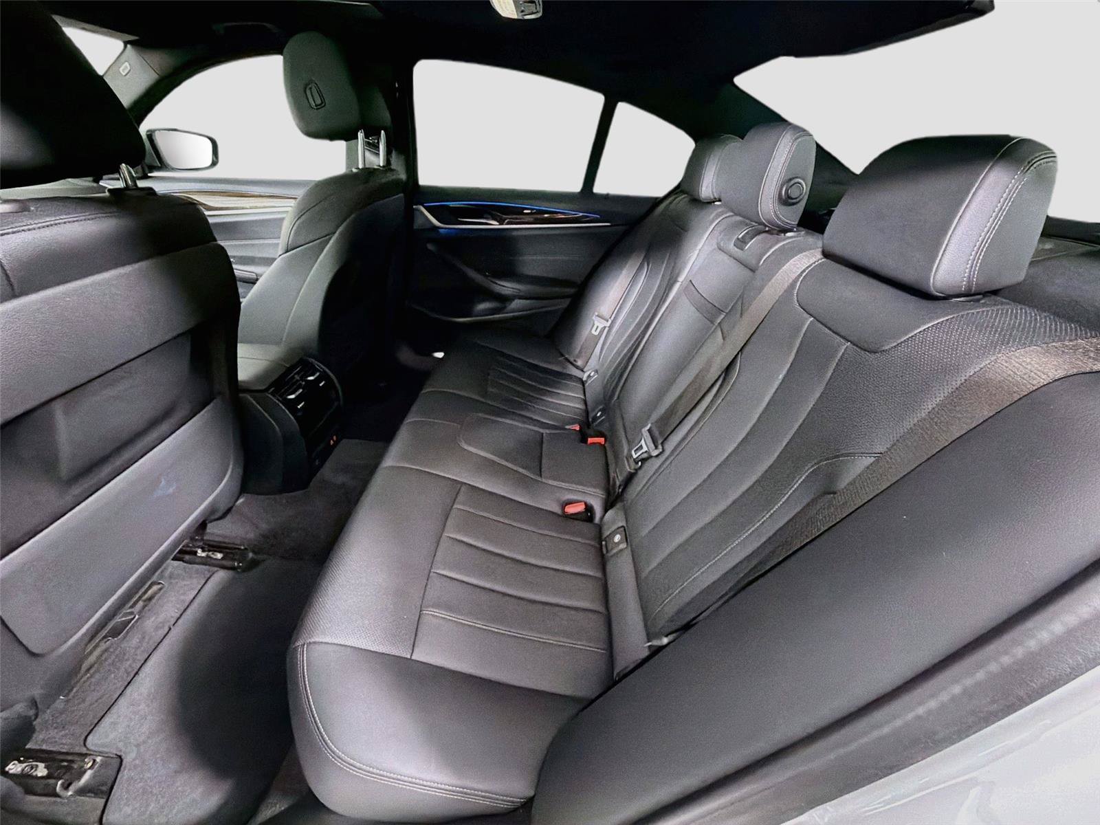 Used 2021 BMW 530e w/ Convenience Package RWD image 25