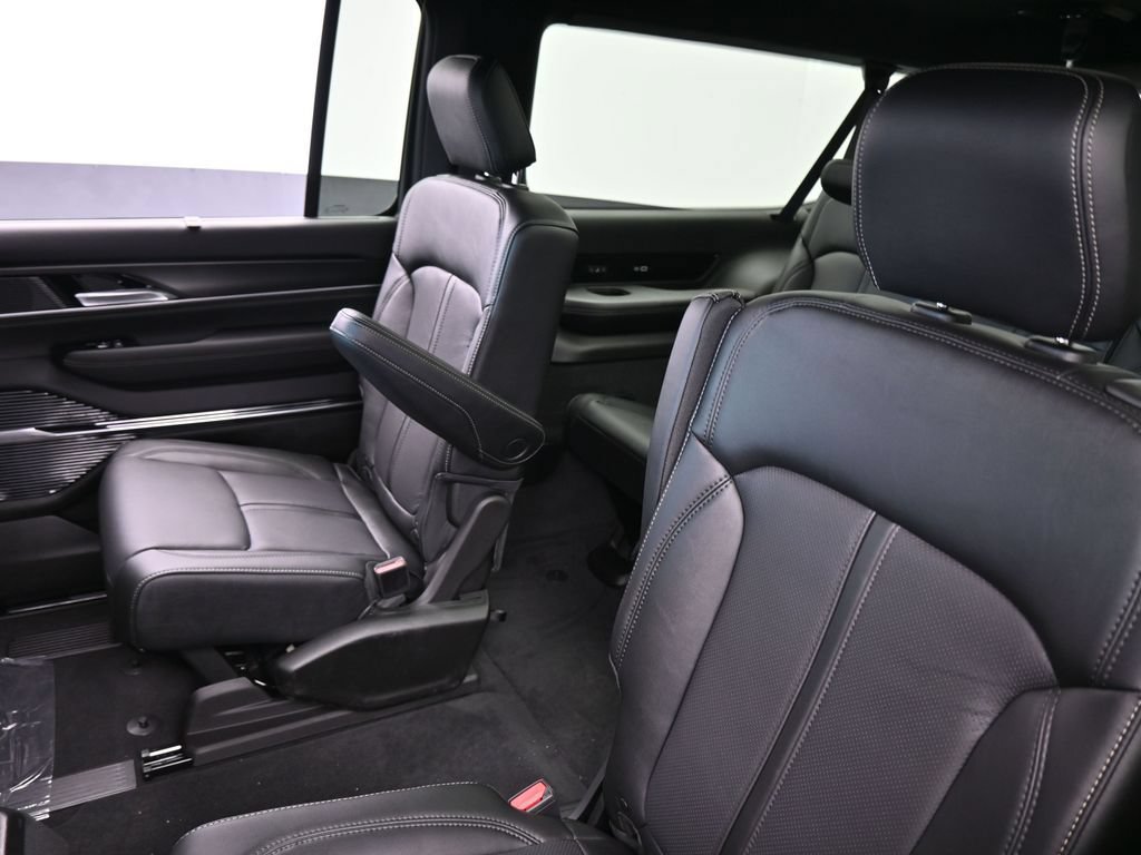 New 2026 Jeep Grand Wagoneer L Summit AWD/4WD image 35