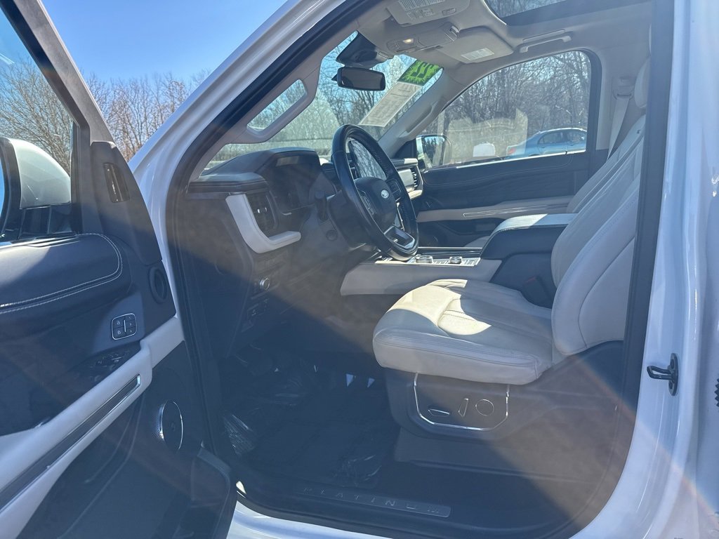 Used 2022 Ford Expedition Platinum image 11