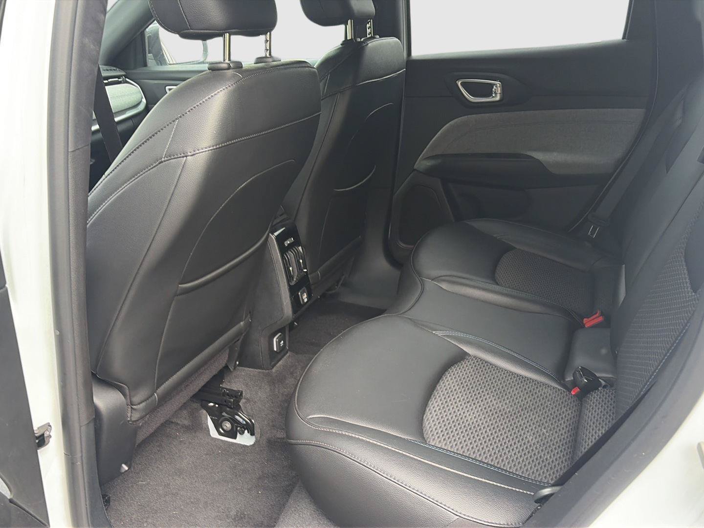 Used 2023 Jeep Compass Latitude AWD/4WD image 29