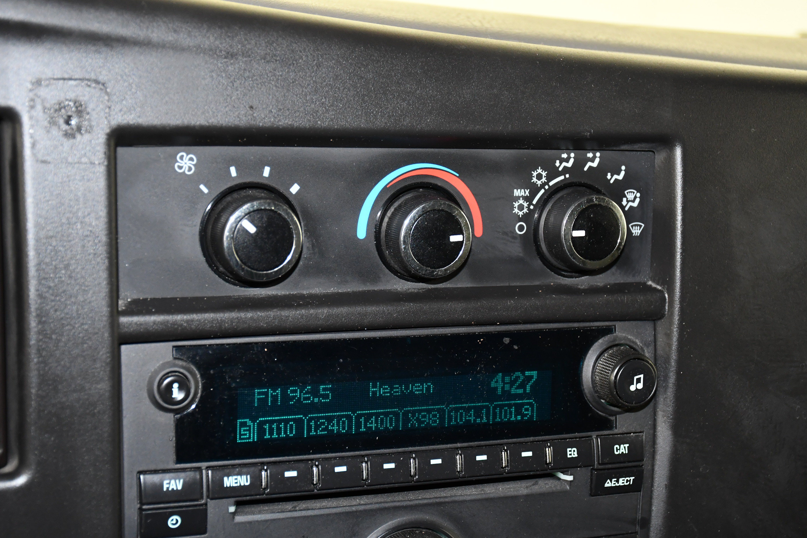 Used 2020 Chevrolet Express 2500 w/ Driver Convenience Package RWD image 26