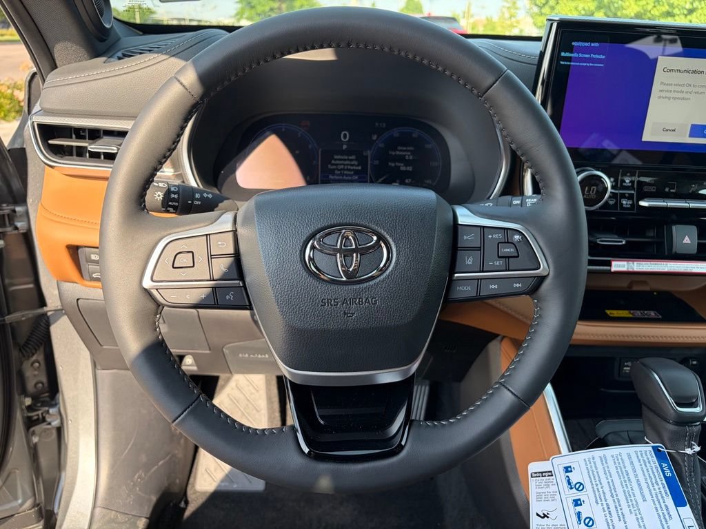 Used 2026 Toyota Highlander Platinum AWD/4WD image 25
