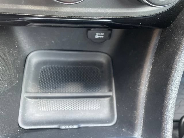 Used 2011 Chrysler 200 Touring FWD image 31